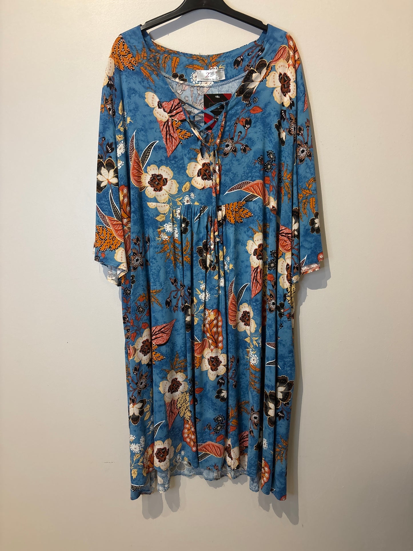 Robe bleu à motif fleuris