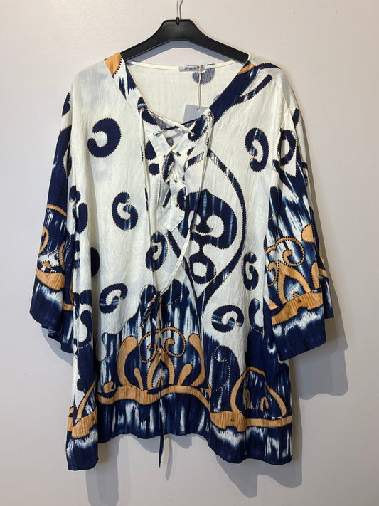 Haut a motif bleu