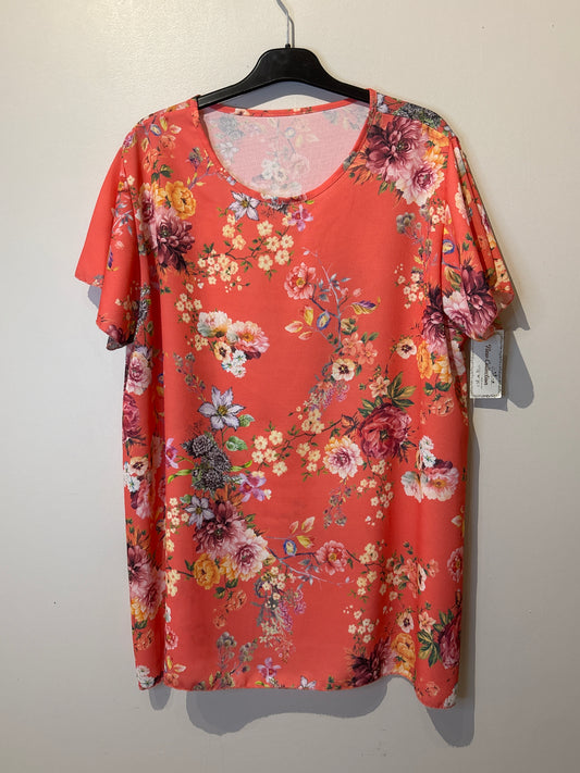 Teeshirt rose à motif fleuri