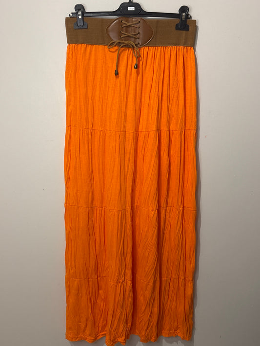 Jupe longue orange avec ceinture marron